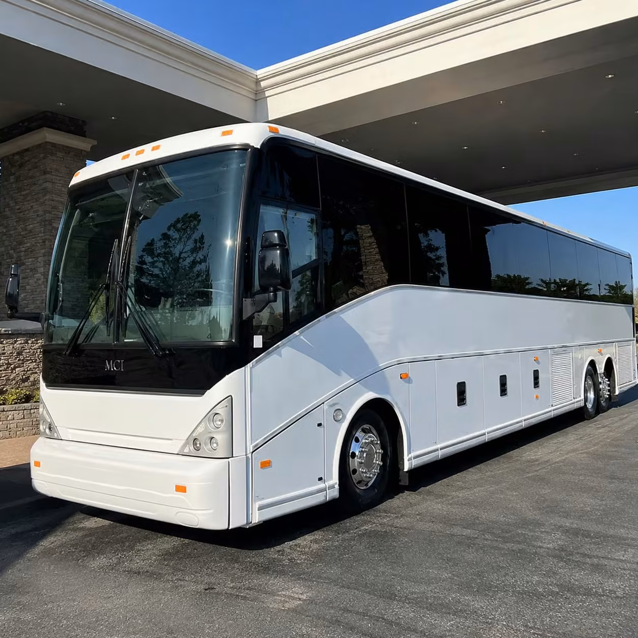 charterbusrentalminneapolis com is the smarter way to book minneapolis airport transportation for large groups