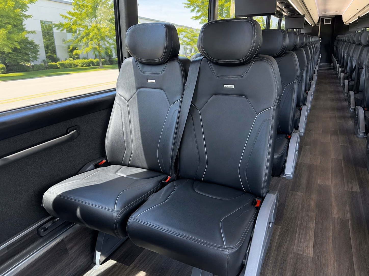 shuttle buses between downtown minneapolis hotels and your wedding venue